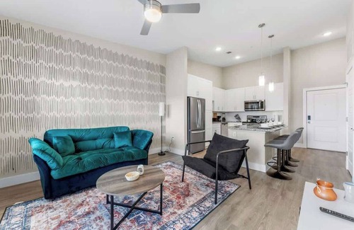Southeast Orlando Apartment | Cozy King Bed, Resort Amenities & Pet-Friendly