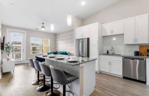 Southeast Orlando Apartment | Cozy King Bed, Resort Amenities & Pet-Friendly