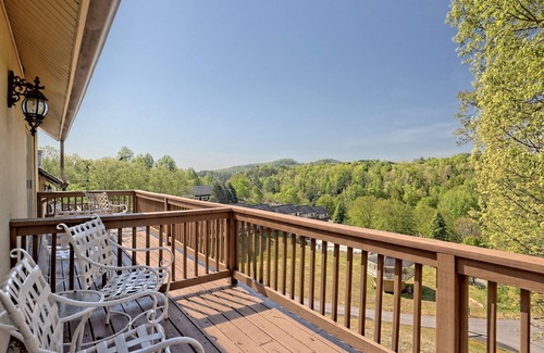 Clayton Condo | Cozy King Room in Clayton, GA with Mountain Views and Resort Access