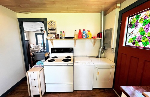 Kingsville Cottage | Cozy Kingsville Cottage w/Private Beach! Pet-Friendly!