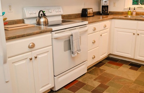 West Bridgton House | Cozy Knights Hill Home