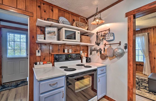 Knoxville Cabin | Cozy Knoxville Getaway ~ 8 Mi to Downtown!
