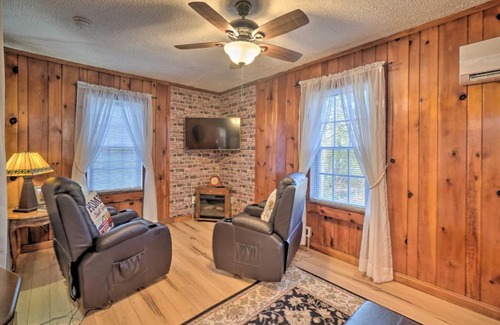 Knoxville House | Cozy Knoxville Getaway about 8 Mi to Downtown!