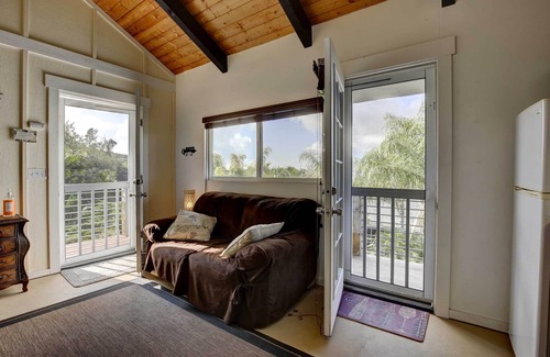 Kalaoa Cottage | Cozy Kona Coast Apt w/Lanai ~ 8 Miles to Beach!