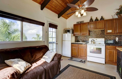 Kalaoa Cottage | Cozy Kona Coast Apt w/Lanai ~ 8 Miles to Beach!