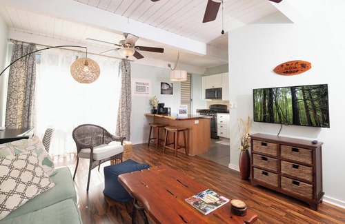 Historic Kailua Village Condo | Cozy Kona condo walking distance to the beach, shops and restaurants.