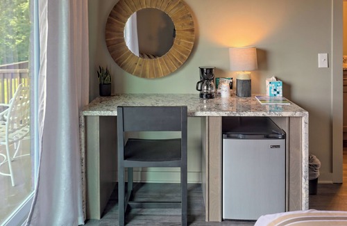 Clayton Condo | Cozy KW 305 Suite in Clayton, GA with 2 Queen Beds and Mountain Views