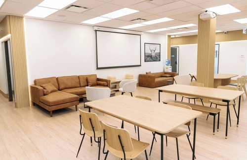 Fairview Apartment | Cozy Lab Studio. Central Location. High-end Mattress, 55inch TV, Free Coffee