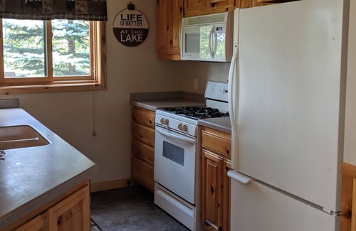 Siren House | Cozy lake cabin with beautiful views & barrel sauna