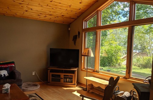 Siren House | Cozy lake cabin with beautiful views & barrel sauna