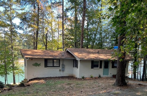 Cumming Cottage | Cozy Lake cottage