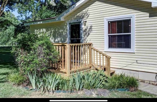 Perryville House | Cozy Lake Front 3br/2ba - sleeps 8!