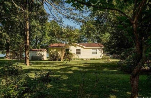 Perryville House | Cozy Lake Front 3br/2ba - sleeps 8!