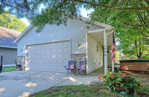 Holly House | Cozy Lake-Front Home Being Completely Renovated with Modern Touches