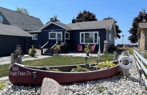 Leamington Cottage | Cozy Lake front Retreat