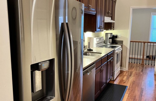 Lavonia House | Cozy Lake Hartwell Cabin - Beautiful dock views! Bring your boat and your pet!