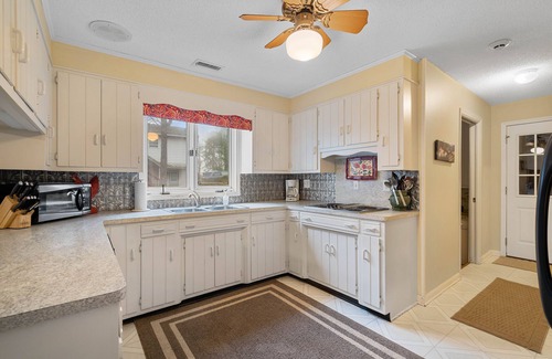 Denver House | Cozy Lake House! Large Yard! Sleeps 8! Boating options available on site!