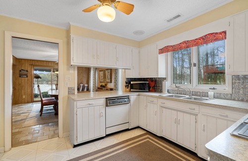 Denver House | Cozy Lake House! Large Yard! Sleeps 8! Boating options available on site!