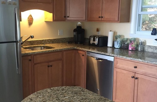 Centerville House | Cozy lake house minutes to Craigville Beach