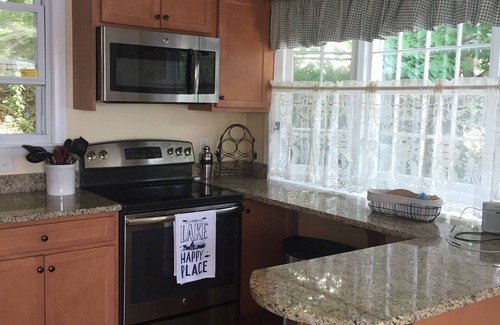 Centerville House | Cozy lake house minutes to Craigville Beach