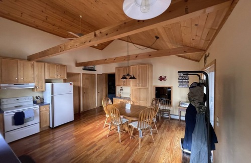 Elcho Cabin | Cozy Lake House