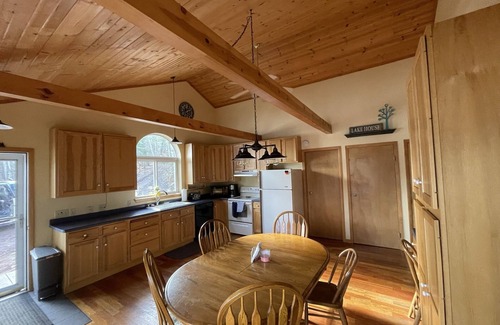 Elcho Cabin | Cozy Lake House
