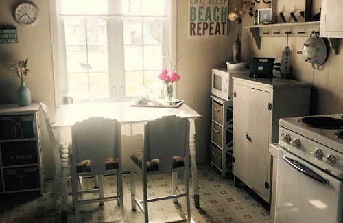 Plympton-Wyoming Cottage | Cozy Lake Huron Cottage - Gallimere Beach