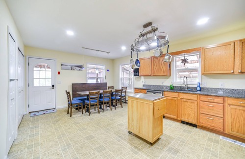 Lake Luzerne-Hadley House | Cozy Lake Luzerne Home - 1 Mi to Wayside Beach!