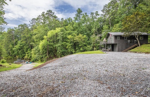 Alexander City Cabin | Cozy Lake Martin Cabin - Bottom Floor Rental - with Stunning Waterfront Views