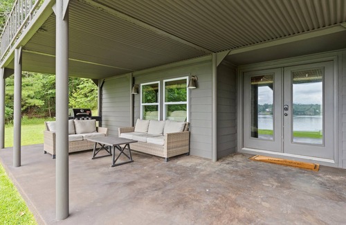 Alexander City Cabin | Cozy Lake Martin Cabin - Bottom Floor Rental - with Stunning Waterfront Views
