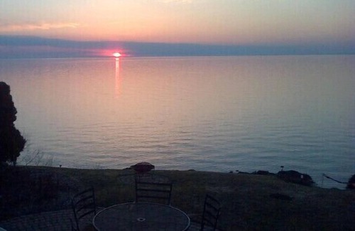 Sheboygan House | Cozy Lake Michigan Cottage Direct Lakefront Views of Lake Michigan Premier Host!