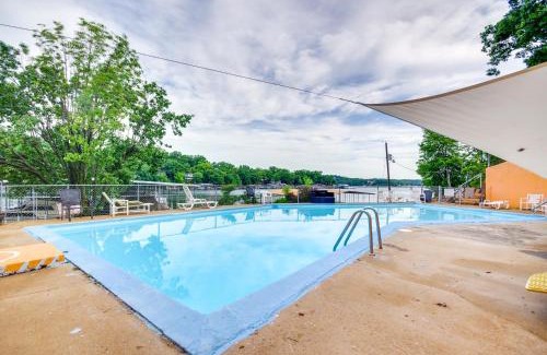 Lake Ozark Apartment | Cozy Lake Ozark Condo Rental with Grill, Pool Access