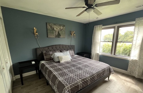 Fredericktown House | Cozy lake retreat with king bed — Full Access to Lake! Near many hiking trails