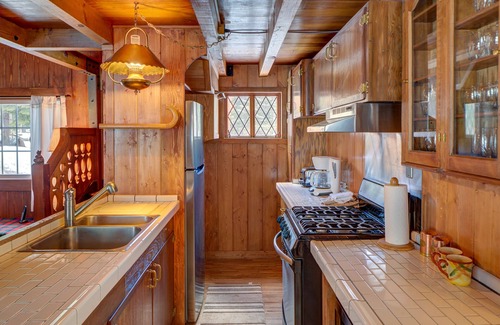 Pineland Cottage | Cozy Lake Tahoe Getaway