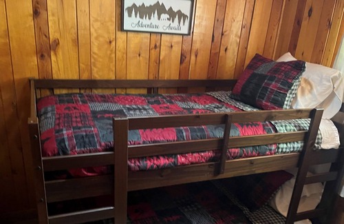 Gaylord Cabin | Cozy Lake View Cabin