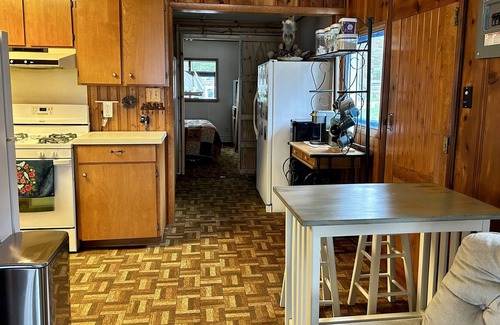 St. Helen Cottage | Cozy Lakefront Cottage with direct water access to Lake St. Helen