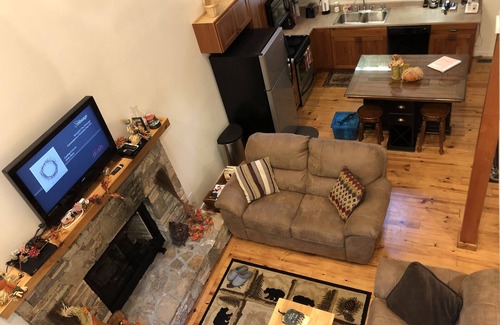 Topton Cabin | Cozy Lakefront Cabin, on Beautiful Nantahala Lake