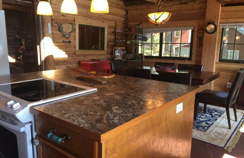 Rathdrum Cabin | Cozy Lakefront Cabin on Lower Twin Lake w/Private Dock & Beach