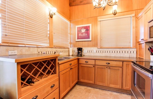 Worley Cabin | Cozy Lakefront Cabin w/Private Dock & 2 Boat Slips on Lake Coeur d'Alene