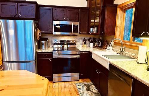 Spooner Cabin | Cozy Lakefront Chalet: Where Memories Are Made