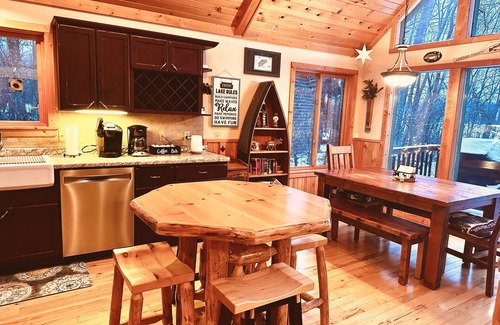 Spooner Cabin | Cozy Lakefront Chalet: Where Memories Are Made