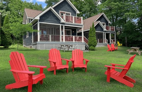 Port Stanton Cottage | Cozy Lakefront Cottage for the Ultimate Getaway