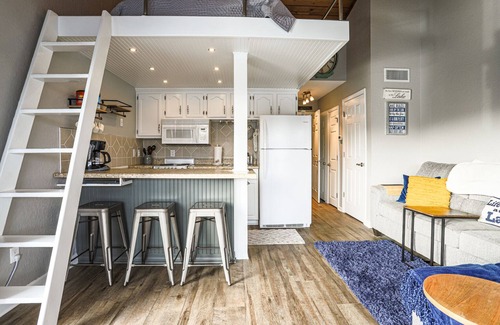 Osage Beach Condo | Cozy Lakefront Condo - 2 Queen Beds, 1 Bath w/Main Channel View MM20 Osage