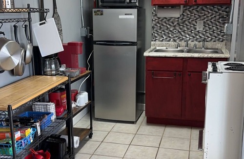 Hot Springs Cottage | Cozy lakefront cottage (only minutes away from Oaklawn Park & Casino)