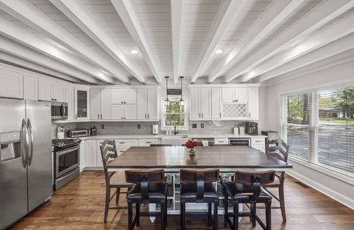 Denver House | Cozy Lakefront Cottage on a Quiet Cove