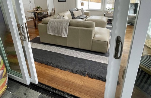 Lake Cottage | Cozy Lakefront Cottage on Gray Lake