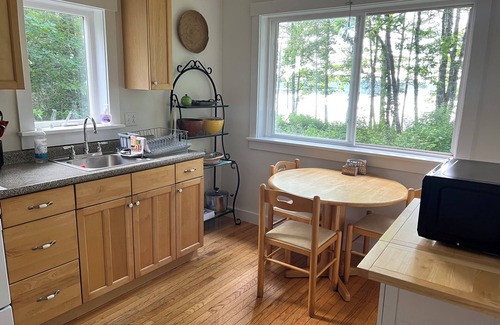 Belmont Cottage | Cozy Lakefront Cottage in mid-coast Maine