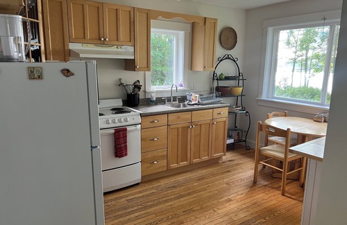 Belmont Cottage | Cozy Lakefront Cottage in mid-coast Maine