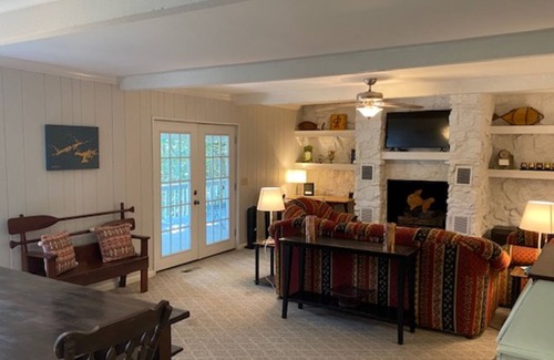 Heber Springs House | Cozy lakefront house with all of the comforts of home