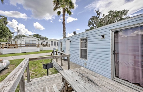Silver Springs Cottage | Cozy Lakefront Home in Ocala w/Deck, Grill + A/c!
